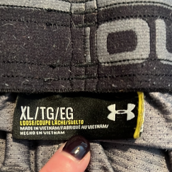 Mens XL UA basketball shorts - Picture 3 of 3